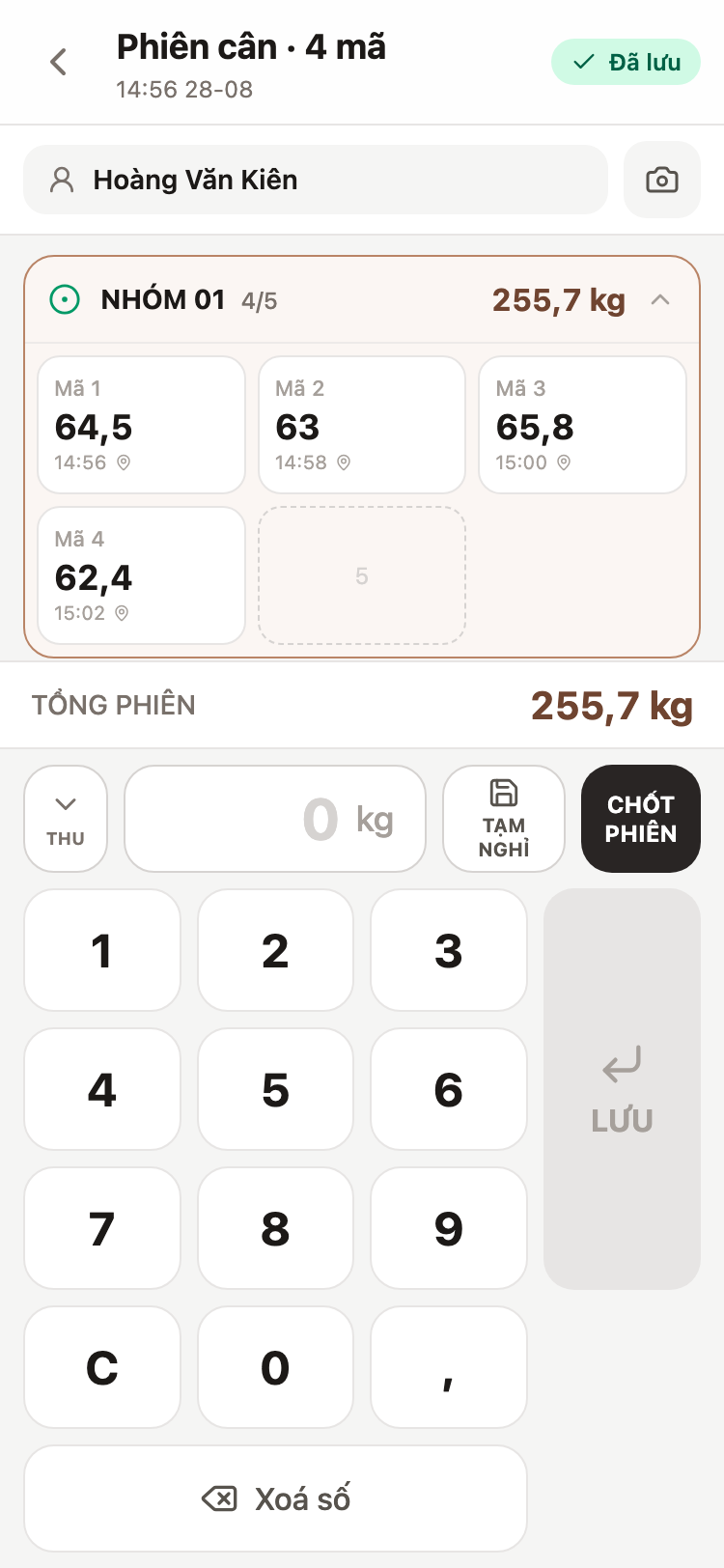 Màn hình cân với bàn phím số lớn và nút LƯU